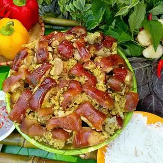 Hình ảnh Heo giả cầy phần 3 người
