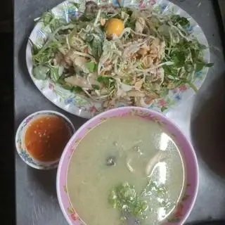 Hình ảnh Góc tư gà - bộ lòng - cháo gỏi đầy đủ