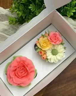 Hình ảnh Combo 4 bánh hoa kem bơ
