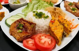 Hình ảnh Cơm bì chả