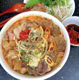 Hình ảnh Bún bò nạm chả