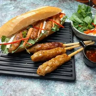 Hình ảnh Bánh mì nem nướng trứng