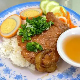 Hình ảnh Cơm Tấm Sườn Trứng Kho