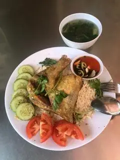Hình ảnh Cơm chiên gà góc tư