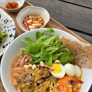Hình ảnh Mì Quảng tôm trứng