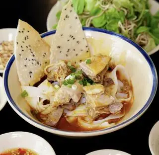 Hình ảnh Mì Quảng gà ta