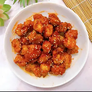 Hình ảnh Cơm chiên gà viên sốt cay