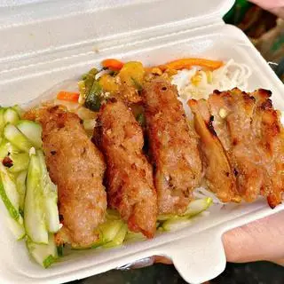 Hình ảnh Bún nem nướng đầy đủ