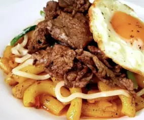 Hình ảnh Nui xào bò - trứng