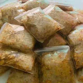 Hình ảnh Bánh tráng tỏi cay