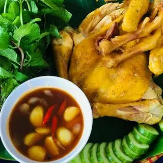 Hình ảnh Nguyên Con Gà Hấp Mắm Nhĩ ( Thịt Gà Mềm Ngọt )