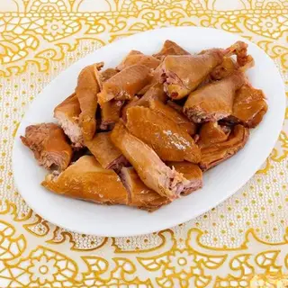 Hình ảnh Gà hun khói 1 con để mát+ nước chấm thần thánh