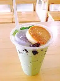 Hình ảnh Trà sữa Thái xanh full topping - bánh flan