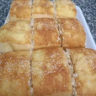 Hình ảnh Bánh mì chà bông sốt trứng