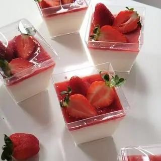Hình ảnh Panna cotta dâu