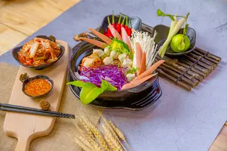 Hình ảnh Mì kim chi cá viên xúc xích