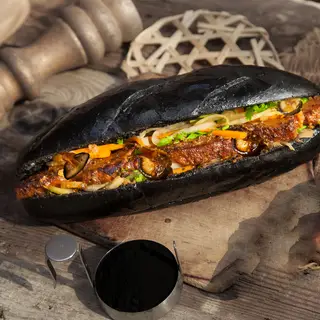 Hình ảnh Bánh mì đen bò sốt nấm