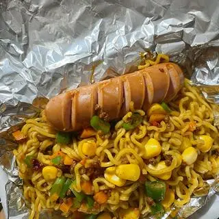 Hình ảnh Mì trộn Indomie xúc xích
