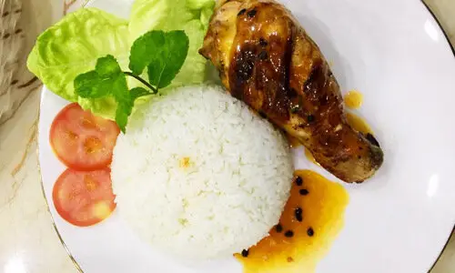 Hình ảnh Cơm gà sốt chanh leo