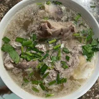 Hình ảnh Hủ tiếu thịt bằm - trứng cút - xương