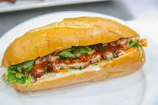 Hình ảnh Bánh mì heo quay