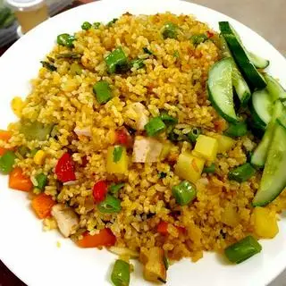 Hình ảnh Cơm Rang Dương Châu + Trứng Ốp La