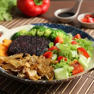Hình ảnh Cơm độ dưỡng nấm nướng chay