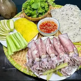 Hình ảnh Mực hấp cuốn rau muống