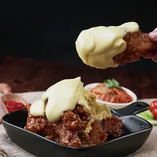 Hình ảnh Gà rán giòn sốt phô mai trứng muối - 1 miếng