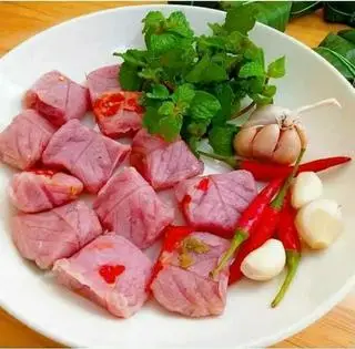 Hình ảnh Nem chua quấn lá ổi Bình Định