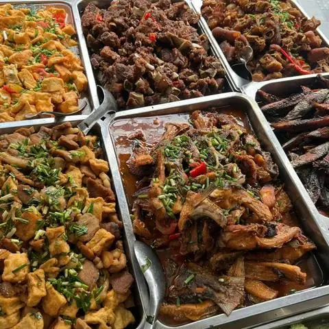 Hình ảnh Cơm Trưa Hà Lê - Ung Văn Khiêm