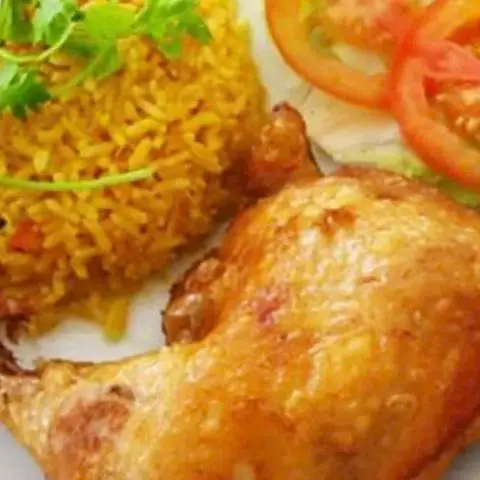 Hình ảnh Bếp Nhà Sim - Cơm Gà Xối Mỡ & Mì Trộn - Phạm Văn Chiêu