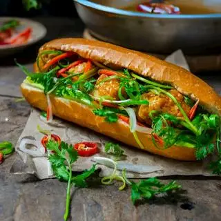 Hình ảnh Bánh mì xíu mại trứng