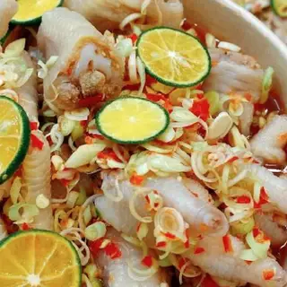 Hình ảnh Chân gà rút xương ngâm sả tắc