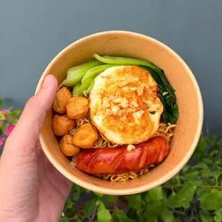 Hình ảnh Mỳ Indomie cá viên trứng xúc xích