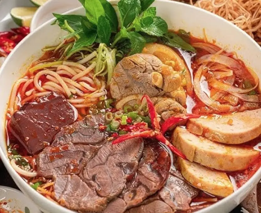 Hình ảnh Bún bò đặc biệt
