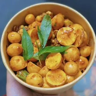 Hình ảnh Trứng non sốt Thái đặc biệt