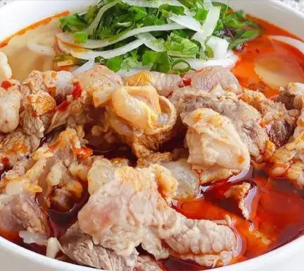 Hình ảnh Bún bò gân thêm bò viên