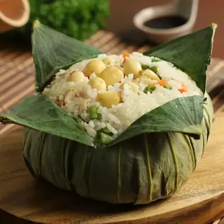 Hình ảnh Cơm hấp lá sen chay