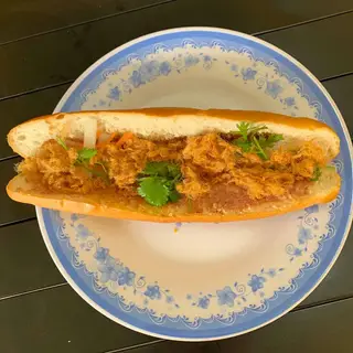Hình ảnh Bánh mì que truyền thống