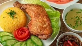 Hình ảnh Cơm rang gà xối mắm
