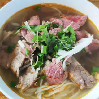 Hình ảnh Bún bò Huế tái