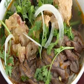 Hình ảnh Bún bò Huế gân