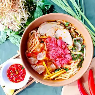 Hình ảnh Bún bò tái gân nạm