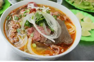 Hình ảnh Bún bò nạm - tái