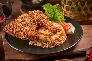 Hình ảnh Cơm dương châu gà mắm tỏi