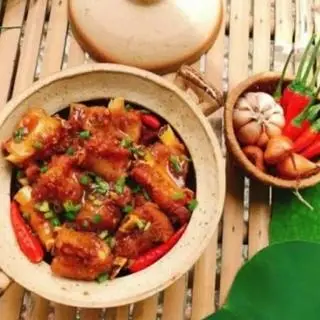 Hình ảnh Cơm sườn non rim sả ớt