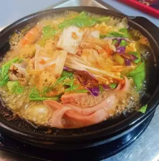 Hình ảnh Mì cay kim chi bò