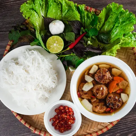 Hình ảnh Bếp Nhà Ong - Bún Chả, Mì Trộn & Đồ Ăn Vặt - Đường Số 5
