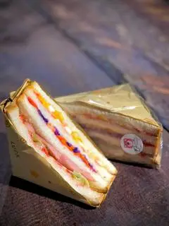 Hình ảnh Sandwich cá ngừ trứng